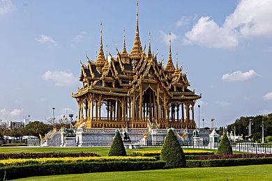 成为博物馆馆长后，我把上周的文物当商周的展览！